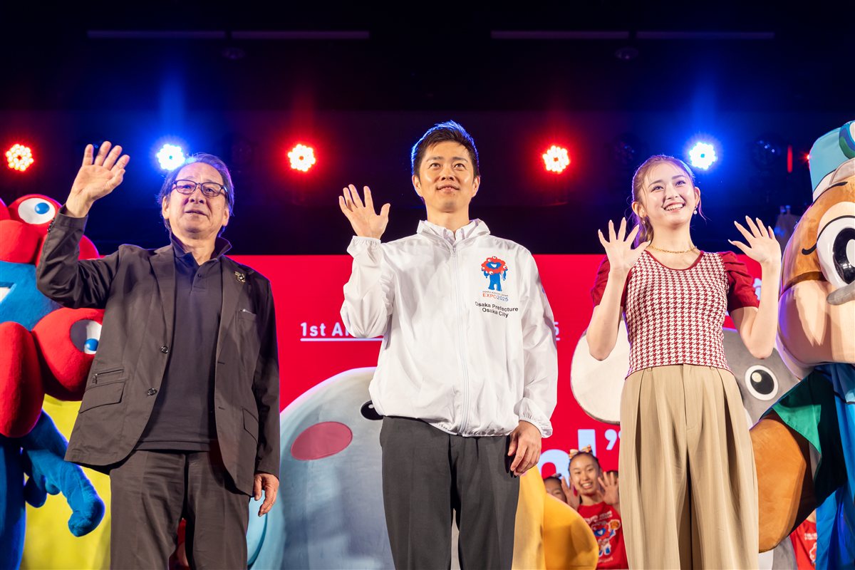 （左から）石毛博行事務総長、吉村洋文知事、ゆうちゃみさん