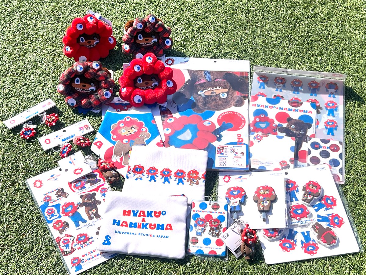 ミャクミャク×ハミクマのグッズがずらり
